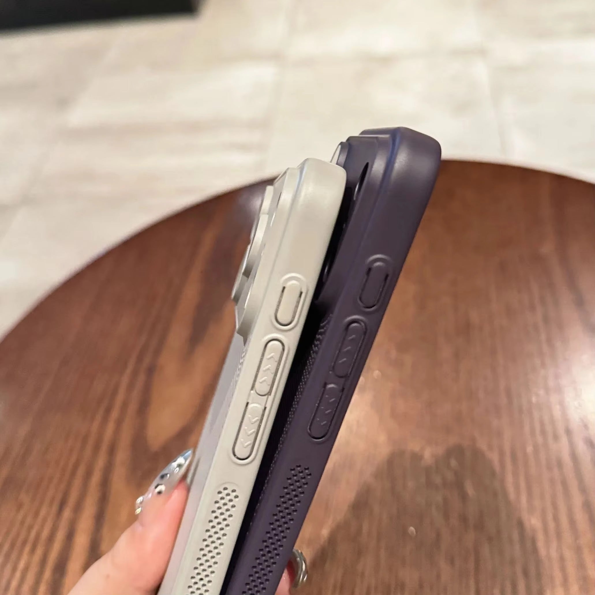 Impact-Ready iPhone Case with Heat Dissipation — Cooling Mesh Back, Shockproof Hard Cover, Breathable Design, Anti-Scratch & Lightweight Protection