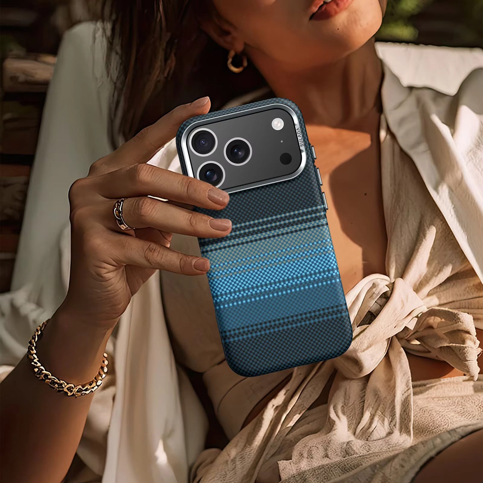 Luxury iPhone Case — Kevlar Carbon-Fiber Texture MagSafe Cover with Tough Shockproof PC Protection and Wireless-Charging Safe Design