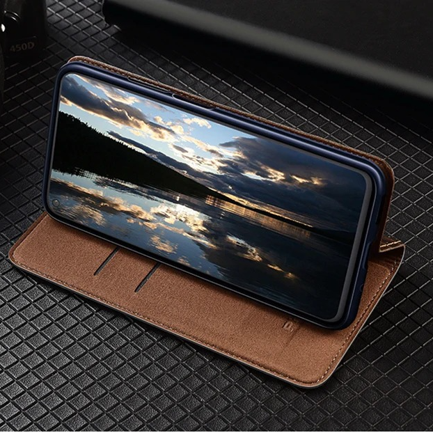 Luxury iPhone Case — Magnetic Flip Wallet Cover with Grid Pattern Cowhide Leather, Kickstand Function & Full-Protection TPU Bumper