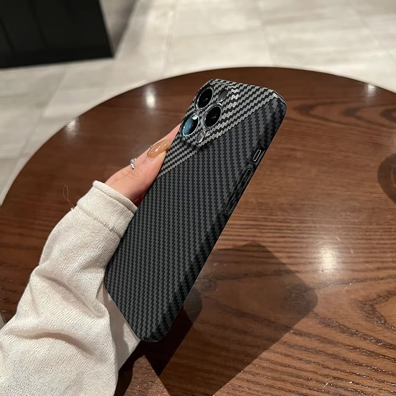Luxury iPhone Case — Real Aramid Carbon Fiber Ultra-Thin Lightweight Cover with Shockproof Dustproof Protection & Precision-Cut Premium Design
