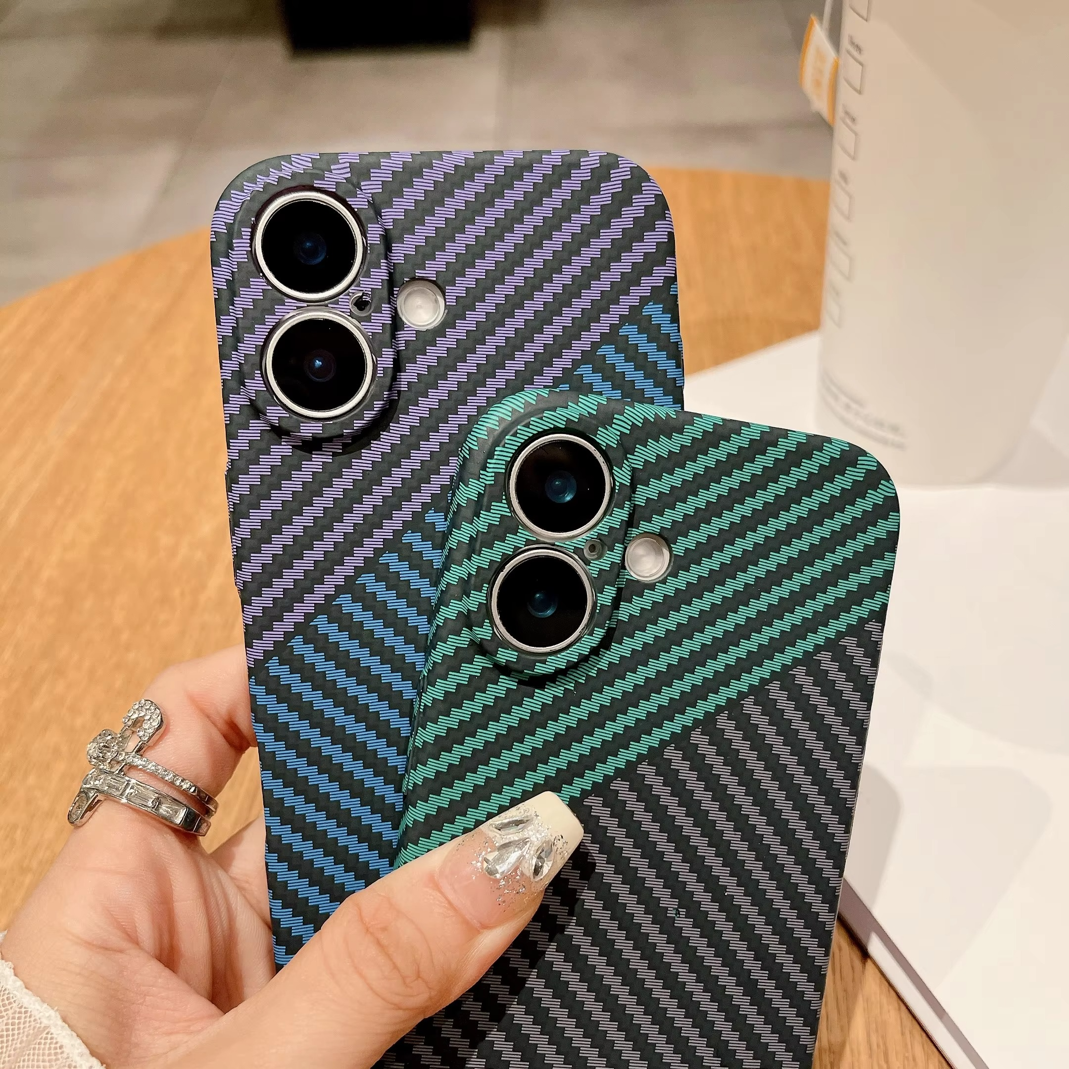 Luxury iPhone Case — Real Aramid Carbon Fiber Ultra-Thin Lightweight Cover with Shockproof Dustproof Protection & Precision-Cut Premium Design