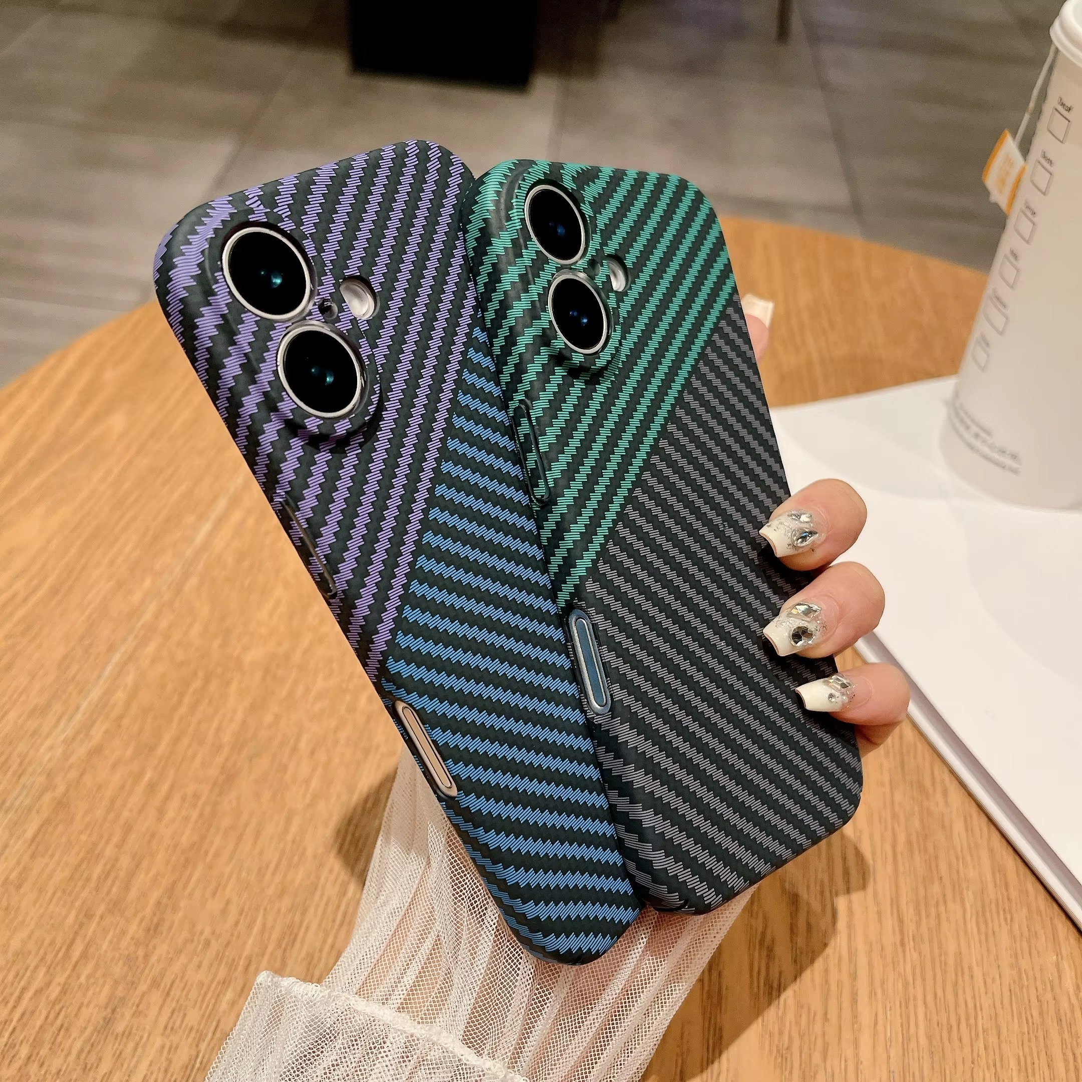 Luxury iPhone Case — Real Aramid Carbon Fiber Ultra-Thin Lightweight Cover with Shockproof Dustproof Protection & Precision-Cut Premium Design