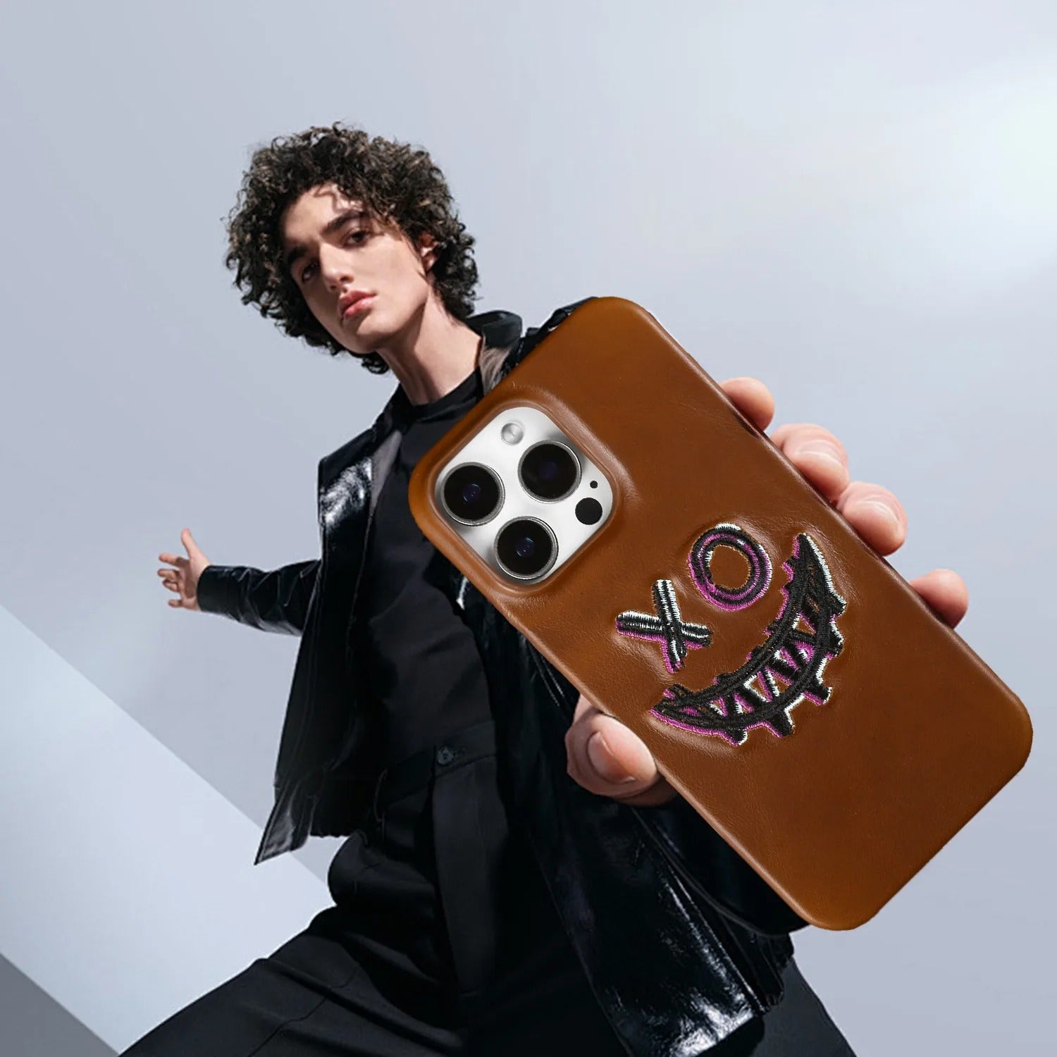 Luxury iPhone Case — Retro Embroidered Genuine Leather Cover with Full-Grain Vintage Design, Shockproof Anti-Scratch Protection & Lightweight Non-Slip Finish