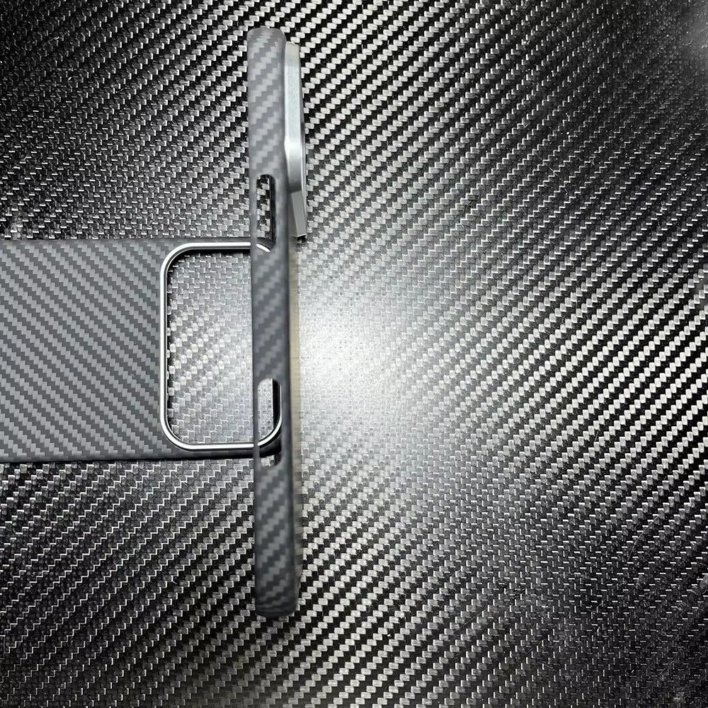 Luxury iPhone Case — Ultra-Thin Aramid Carbon Fiber MagSafe Cover with Full-Coverage Lightweight Protection and Durable Scratch-Resistant Texture