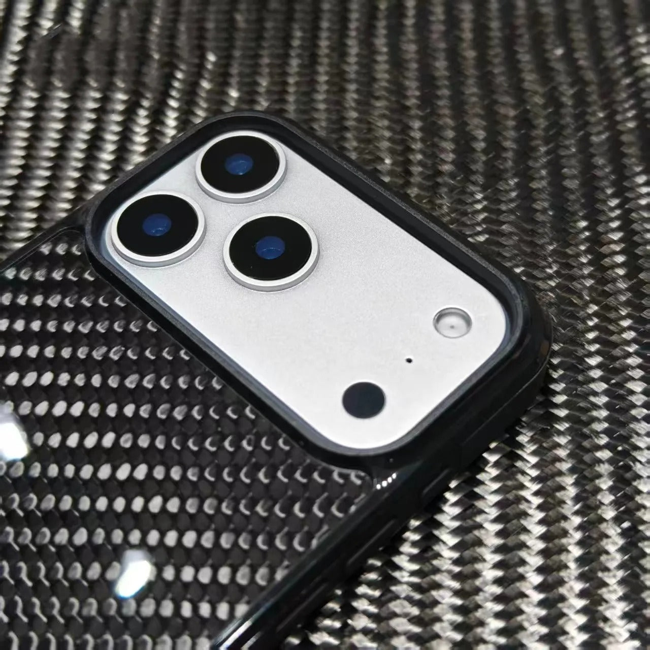 Premium iPhone Case — Real Woven Carbon Fiber MagSafe Cover with Shockproof Dual-Layer Full-Coverage Protection & Lightweight Non-Slip Design