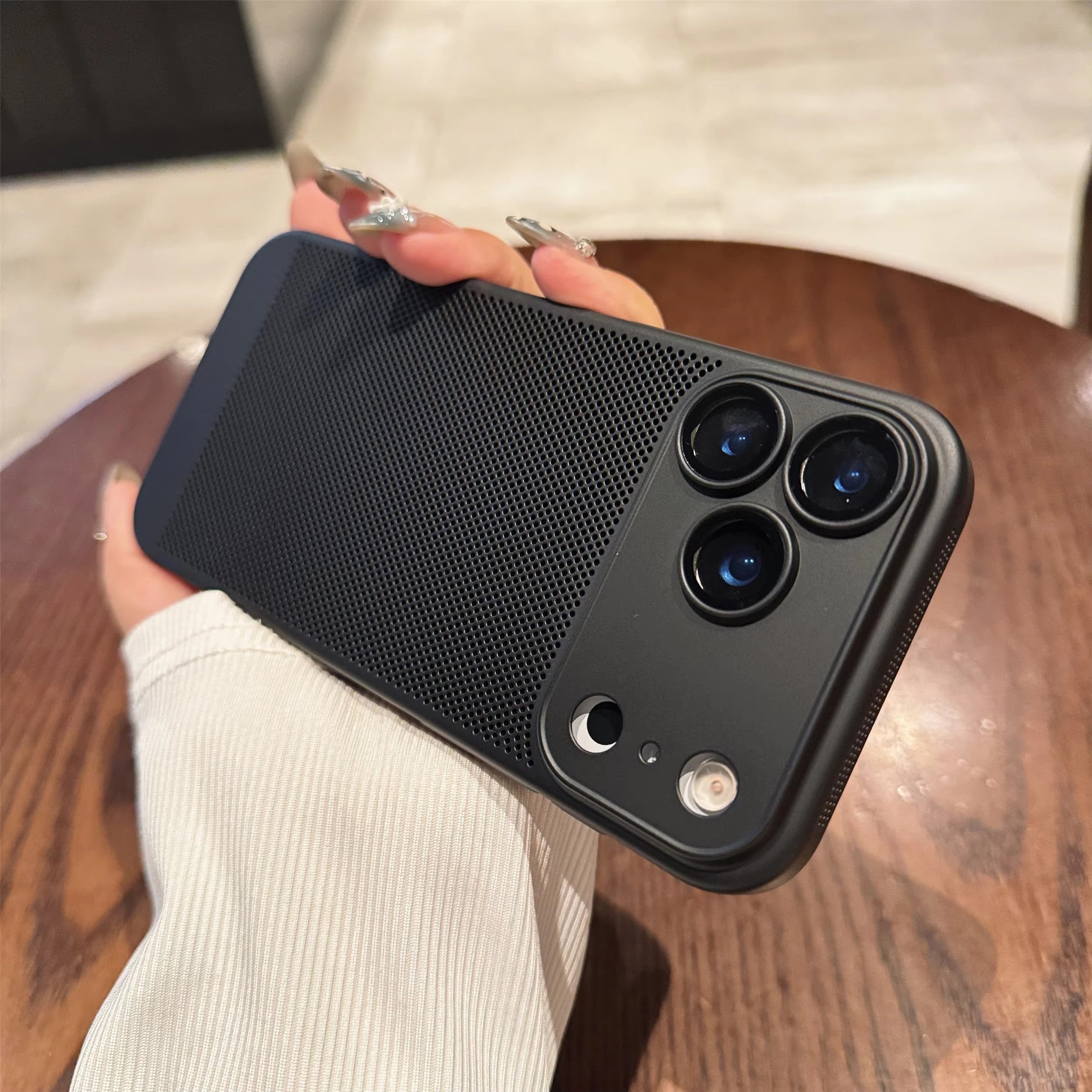 Ultra-Slim iPhone Case — Lightweight Cooling Heat-Dissipation Hard Shell with Breathable Design, Anti-Slip and Scratch-Resistant Finish