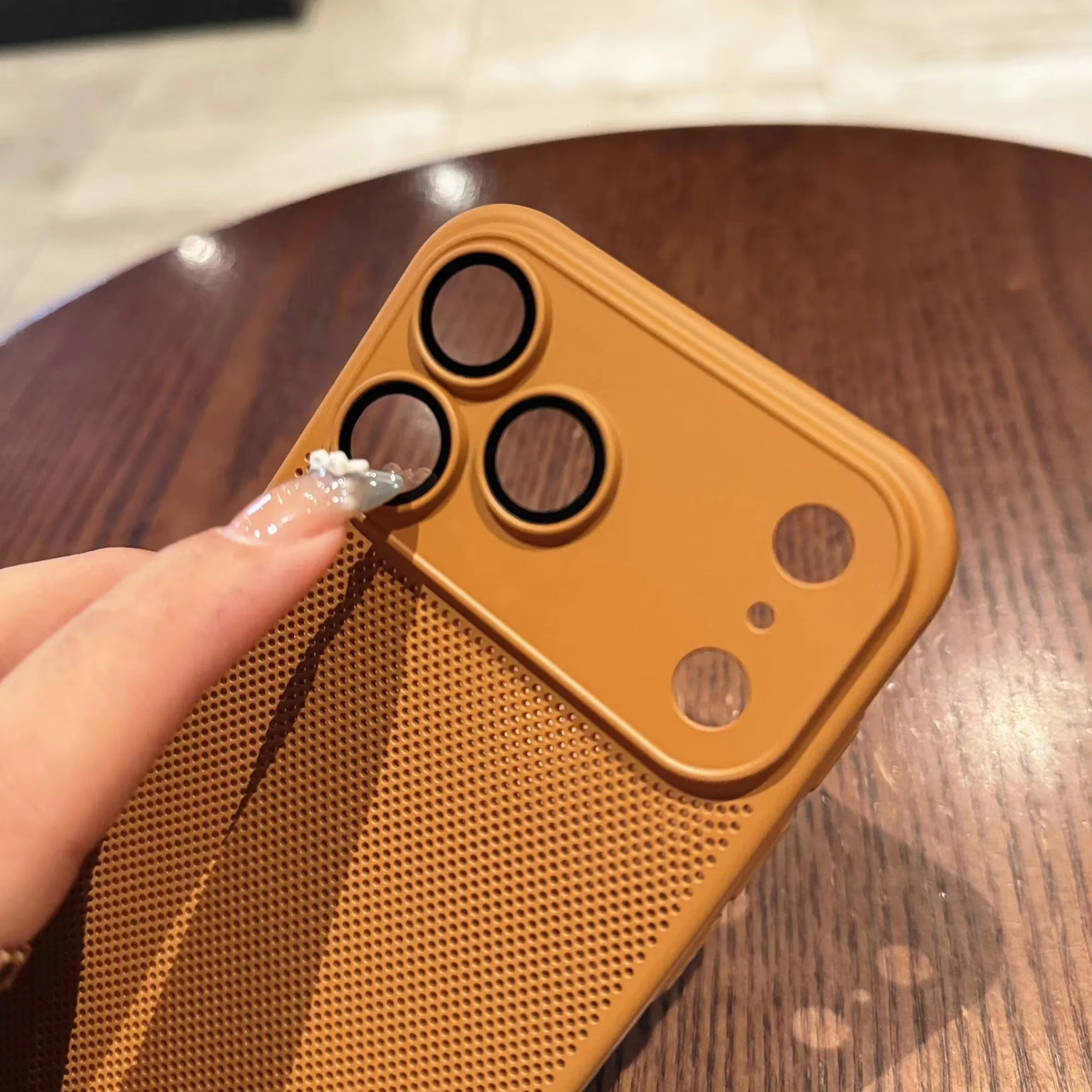 Impact-Ready iPhone Case with Heat Dissipation — Cooling Mesh Back, Shockproof Hard Cover, Breathable Design, Anti-Scratch & Lightweight Protection