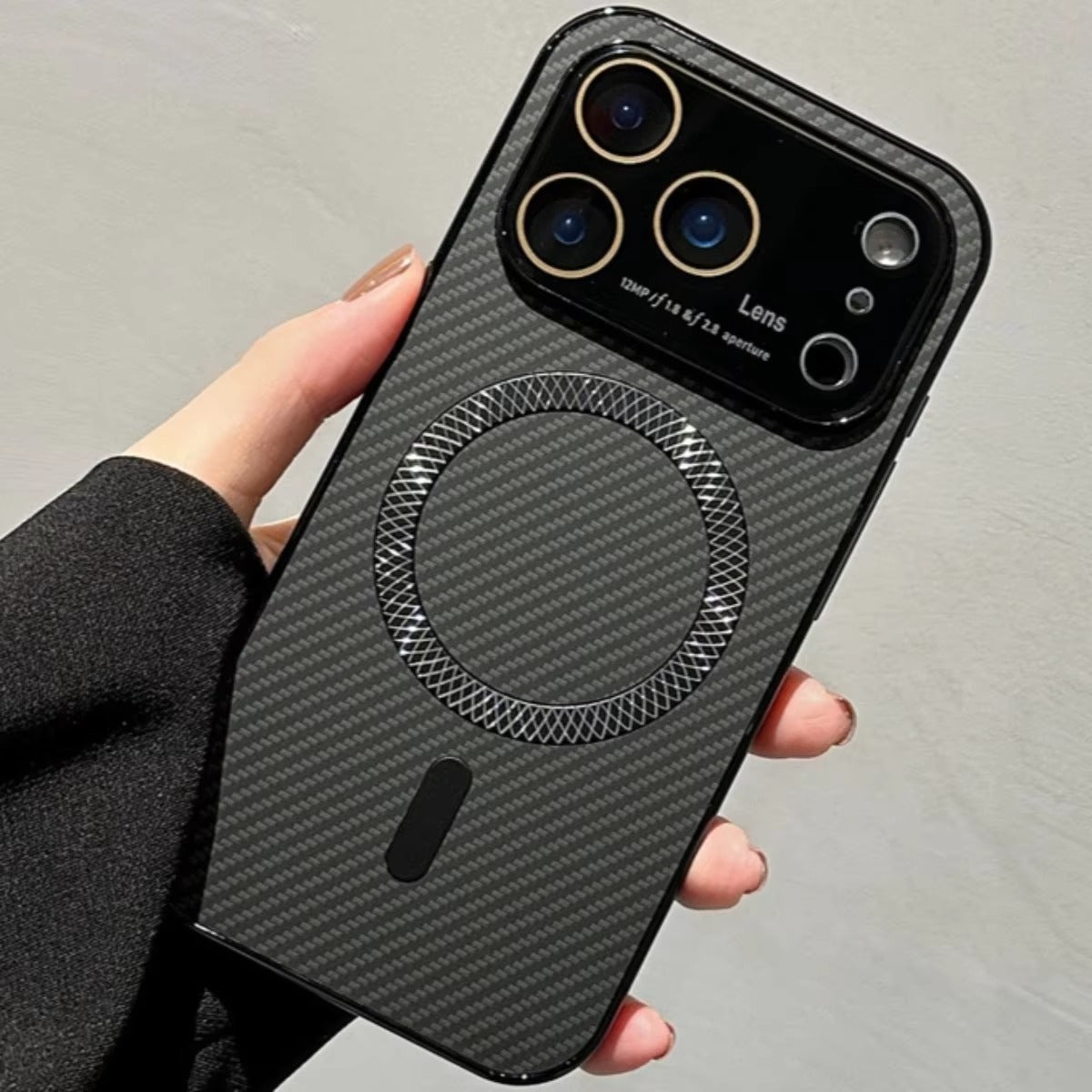 Luxury iPhone Case — Carbon-Fiber Pattern MagSafe Wireless-Charging Cover with Shockproof Plating Design and Slim TPU Protection