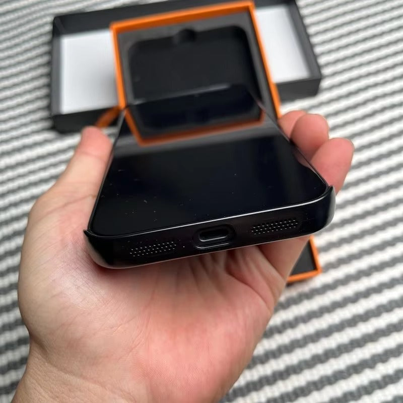 Luxury iPhone Case — Hard Carbon-Fiber Magnetic Cover with Slim Shockproof TPU Bumper, Matte Anti-Fingerprint Finish and MagSafe Wireless-Charging Design