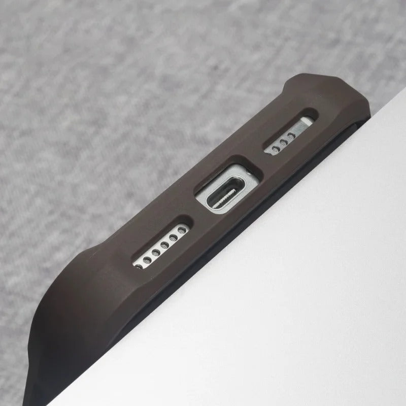 Luxury iPhone Case — Magnetic Carbon-Fiber Armor Cover with Frosted Matte Finish, Shockproof Bumper Design and MagSafe Compatibility