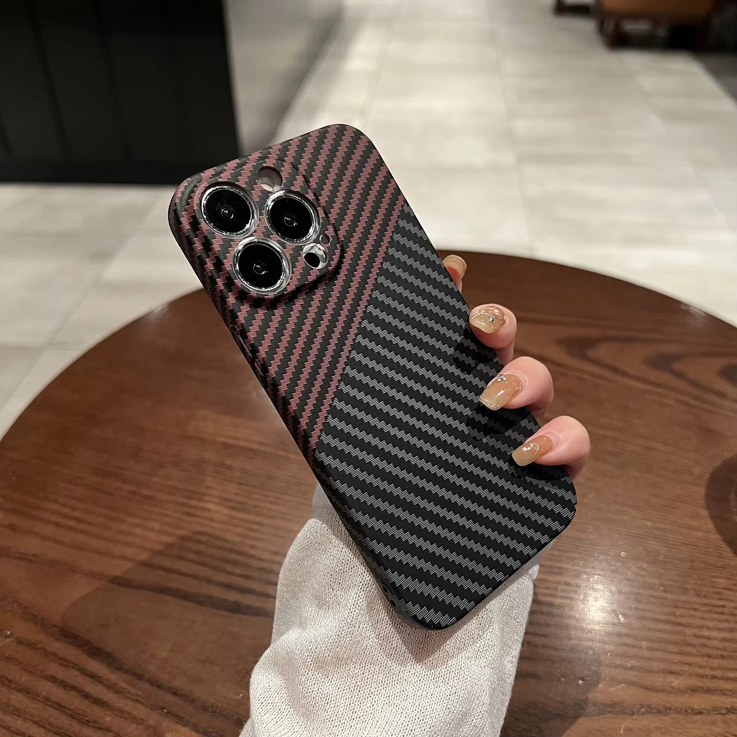 Luxury iPhone Case — Real Aramid Carbon Fiber Ultra-Thin Lightweight Cover with Shockproof Dustproof Protection & Precision-Cut Premium Design