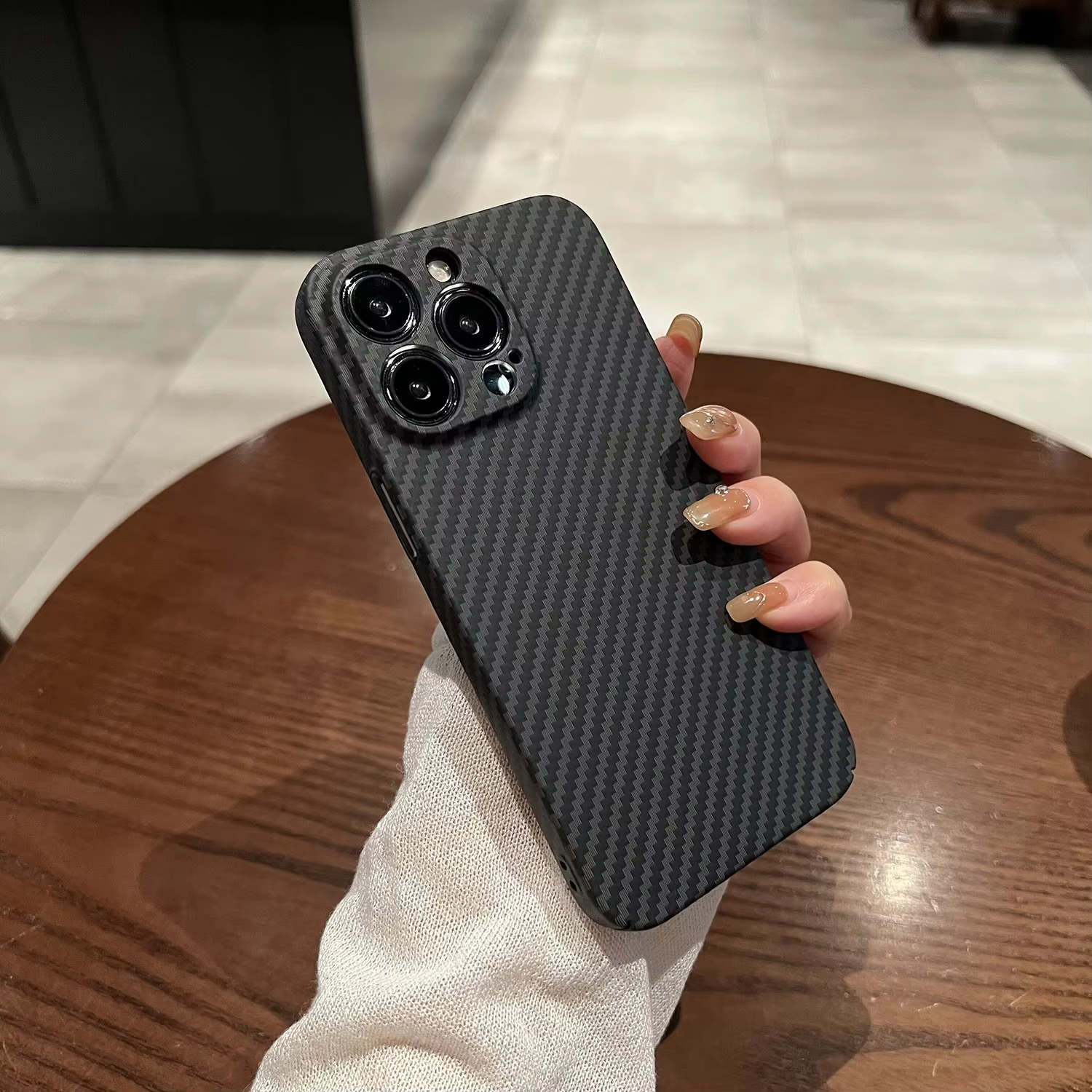 Luxury iPhone Case — Real Aramid Carbon Fiber Ultra-Thin Lightweight Cover with Shockproof Dustproof Protection & Precision-Cut Premium Design