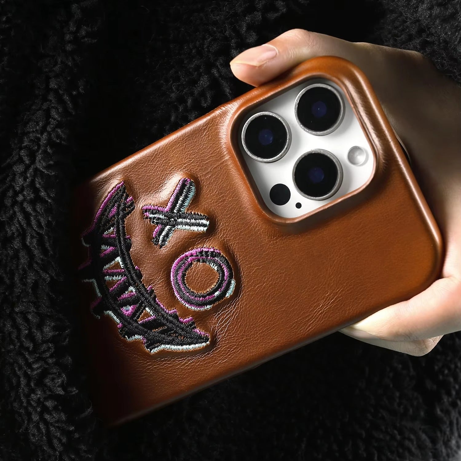 Luxury iPhone Case — Retro Embroidered Genuine Leather Cover with Full-Grain Vintage Design, Shockproof Anti-Scratch Protection & Lightweight Non-Slip Finish