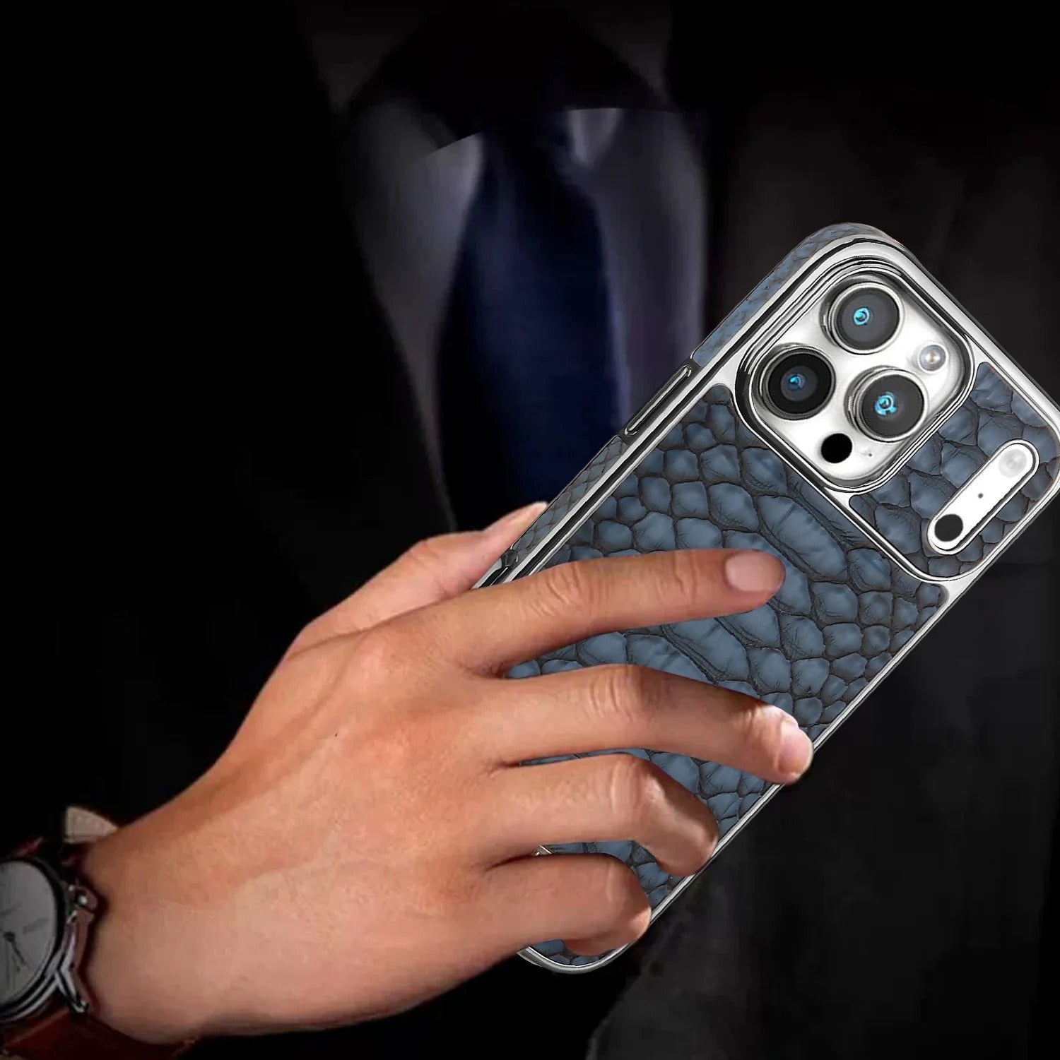 Luxury iPhone Case — Snake-Pattern Leather Cover with Soft Flannel Inner Lining, Premium Protective Design & Stylish Fashion Finish