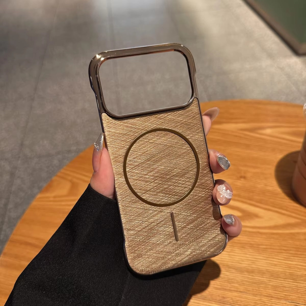 Luxury iPhone Case — Ultra-Slim Plating Frameless Gold-Wire Magnetic Cover with Shockproof Design and MagSafe Wireless-Charging Protection