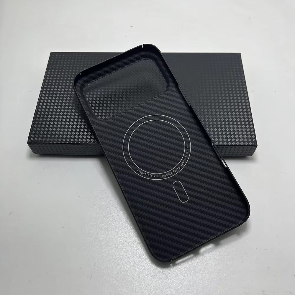 Luxury iPhone Case — Ultra-Thin Aramid Carbon Fiber MagSafe Cover with Full-Coverage Lightweight Protection and Durable Scratch-Resistant Texturev