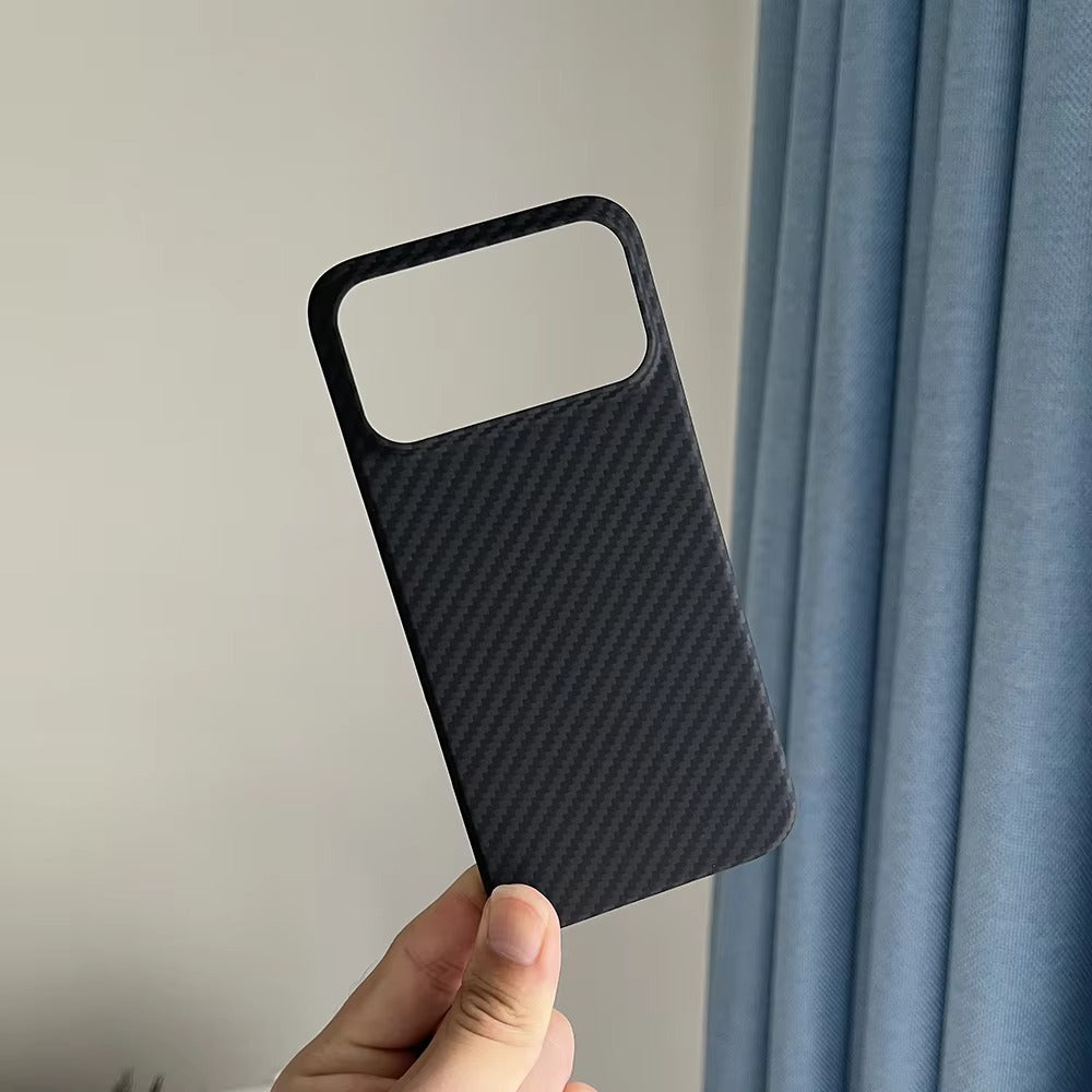 Luxury iPhone Case — Ultra-Thin Aramid Carbon Fiber MagSafe Cover with Full-Coverage Lightweight Protection and Durable Scratch-Resistant Texture