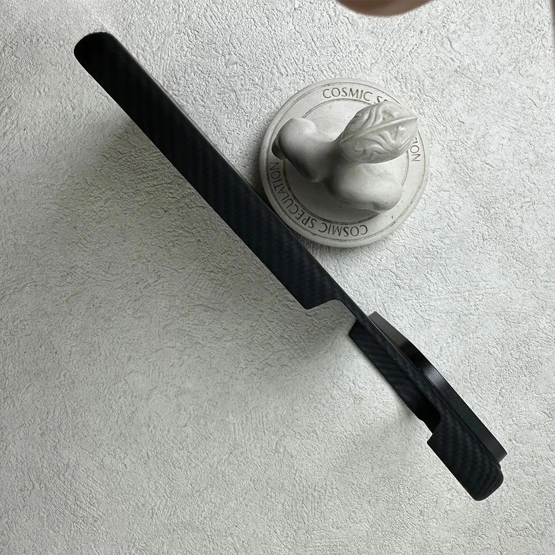 Luxury iPhone Case — Ultra-Thin Real Kevlar Aramid Carbon Fiber MagSafe Cover with 1500D/600D Lightweight Protection and Scratch-Resistant Design