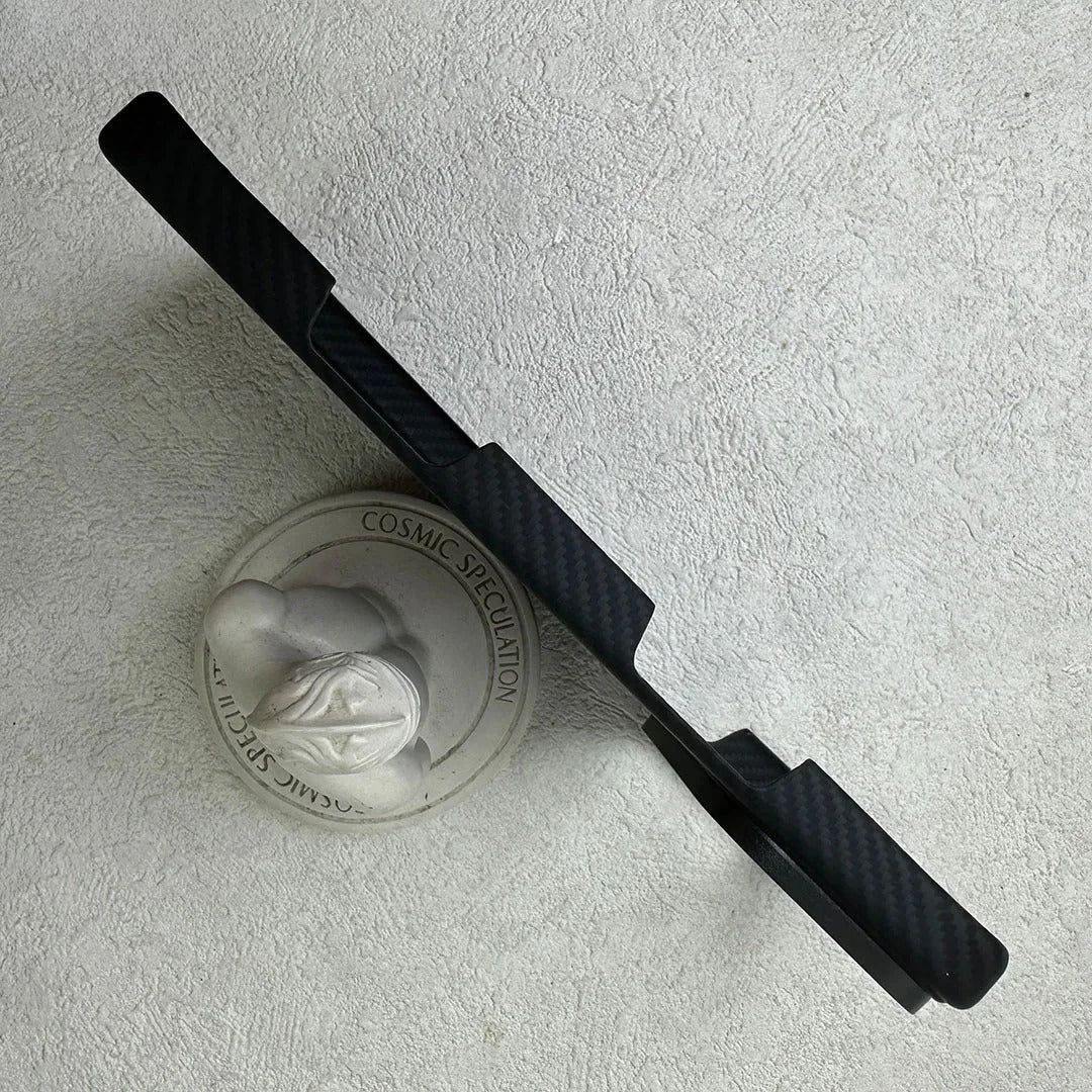 Luxury iPhone Case — Ultra-Thin Real Kevlar Aramid Carbon Fiber MagSafe Cover with 1500D/600D Lightweight Protection and Scratch-Resistant Design