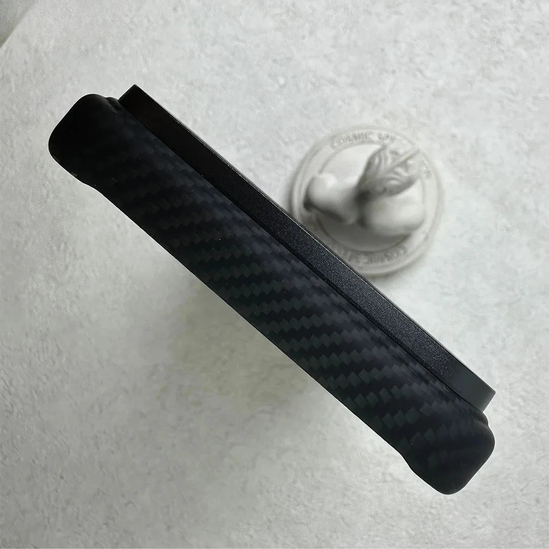 Luxury iPhone Case — Ultra-Thin Real Kevlar Aramid Carbon Fiber MagSafe Cover with 1500D/600D Lightweight Protection and Scratch-Resistant Design