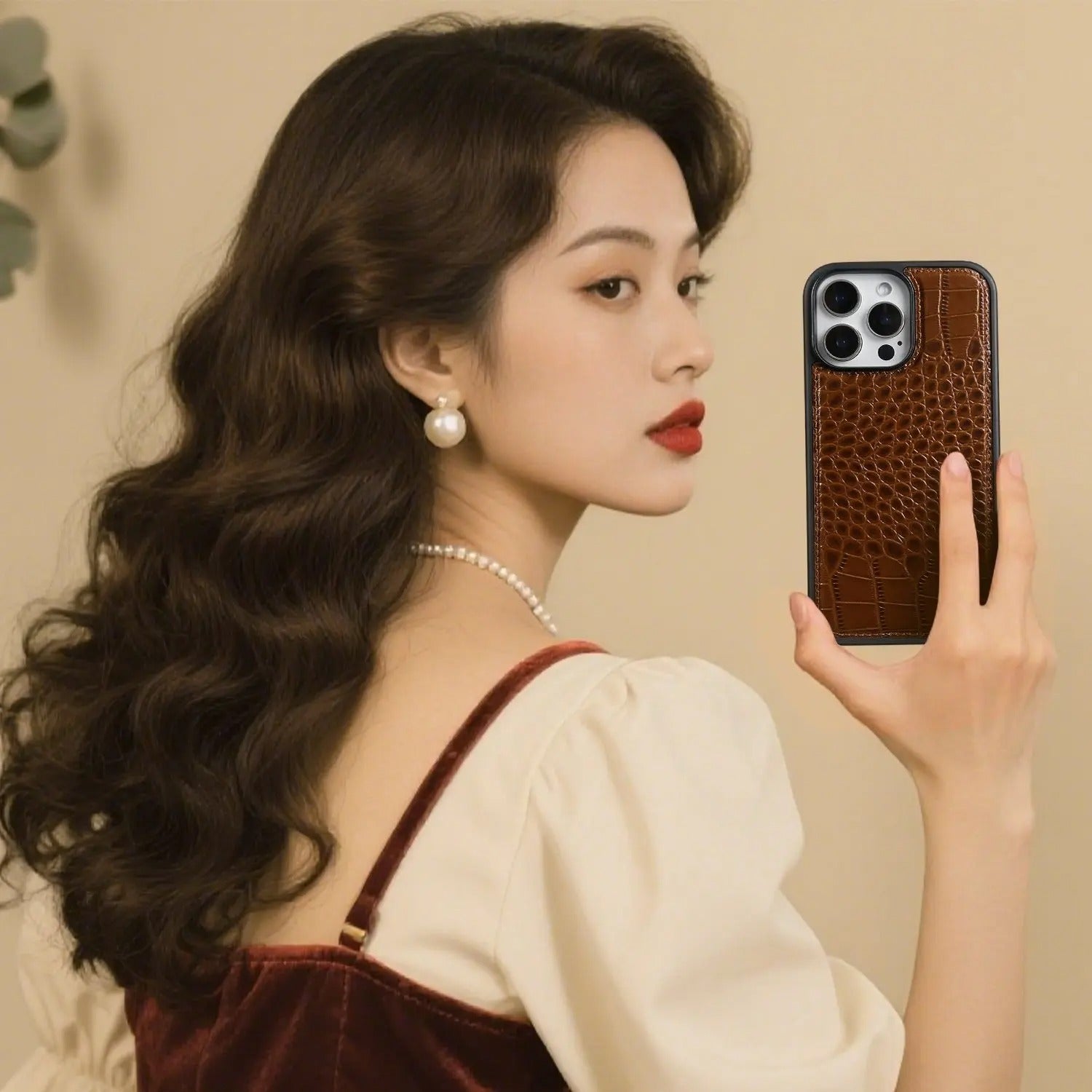 Premium iPhone Case — Crocodile-Pattern Genuine Cowhide Leather Cover with Shockproof TPU Protection, Anti-Fingerprint Finish and Raised Camera Lips