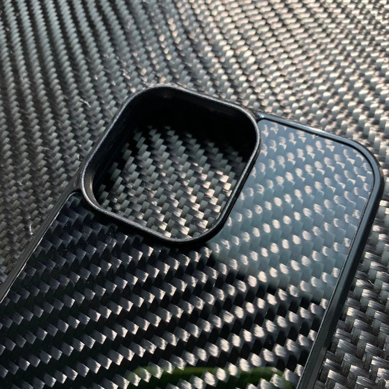 Premium iPhone Case — Real 3K Twill Woven Carbon Fiber MagSafe Cover with Shockproof Dual-Layer Protection, Anti-Fingerprint Lightweight Reflective Design