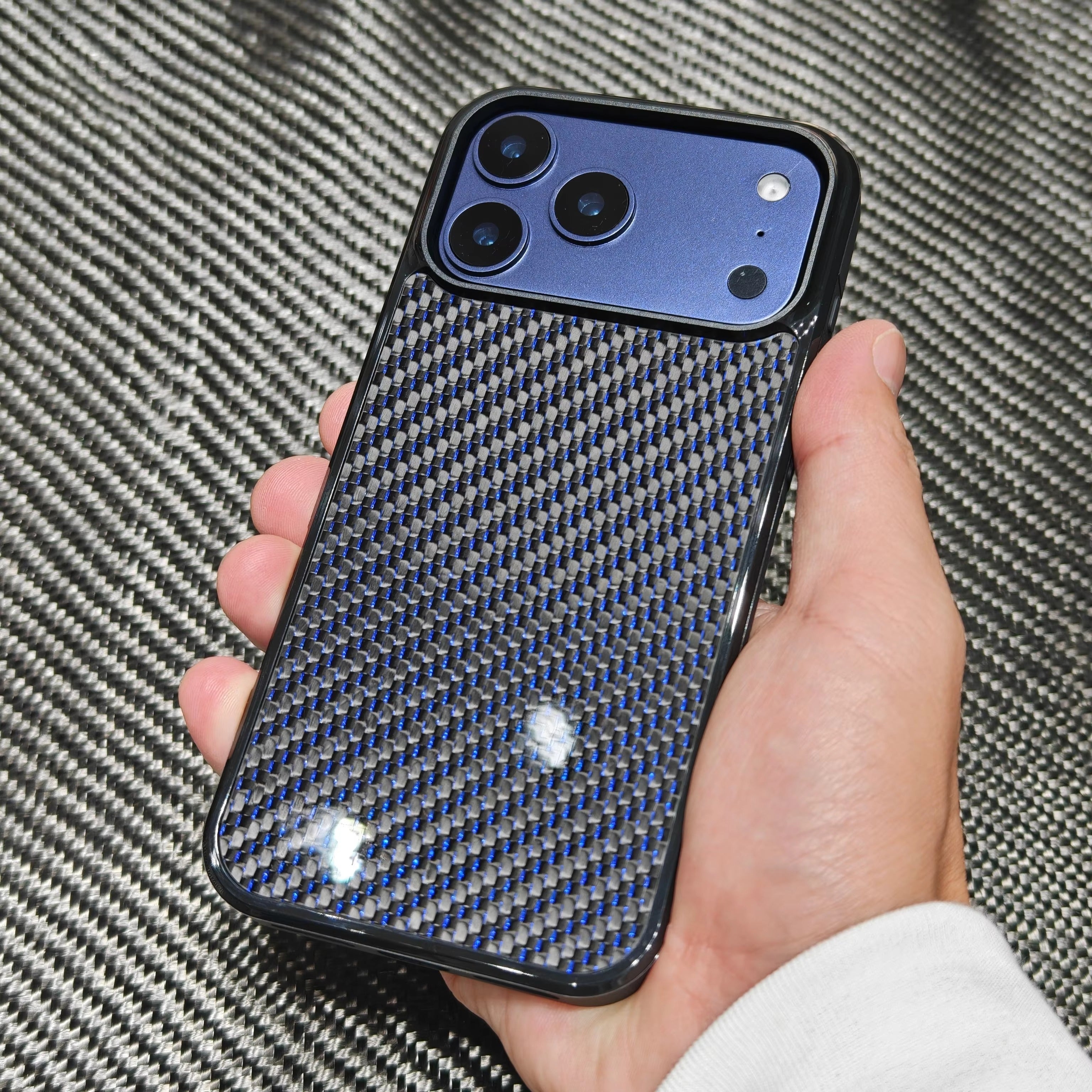 Premium iPhone Case — Real Woven Carbon Fiber MagSafe Cover with Shockproof Dual-Layer Full-Coverage Protection & Lightweight Non-Slip Design