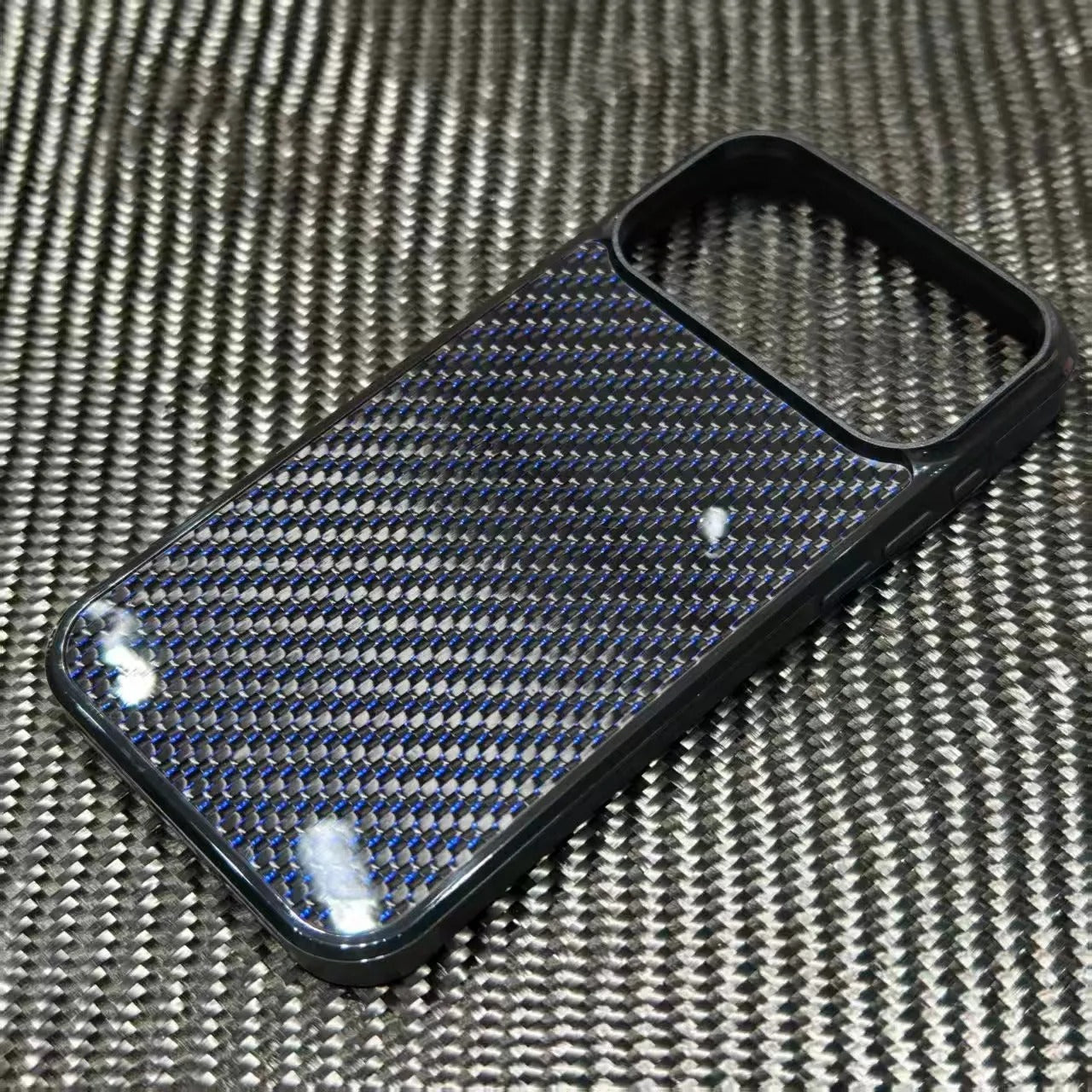 Premium iPhone Case — Real Woven Carbon Fiber MagSafe Cover with Shockproof Dual-Layer Full-Coverage Protection & Lightweight Non-Slip Design