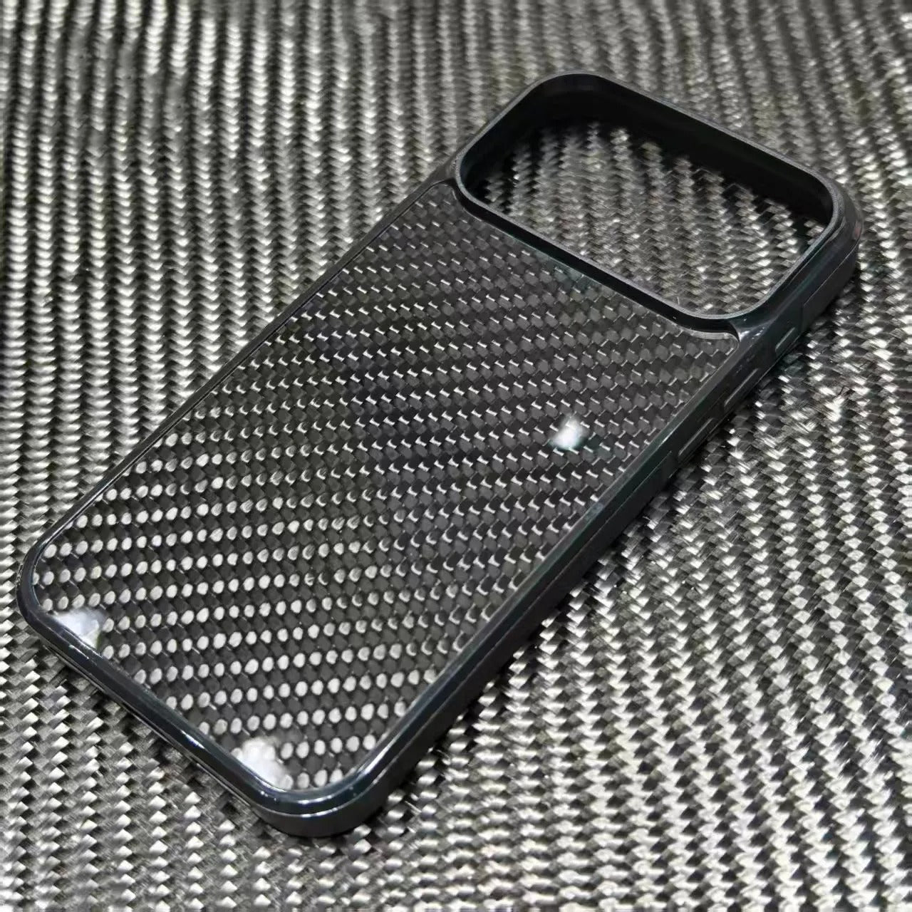 Premium iPhone Case — Real Woven Carbon Fiber MagSafe Cover with Shockproof Dual-Layer Full-Coverage Protection & Lightweight Non-Slip Design