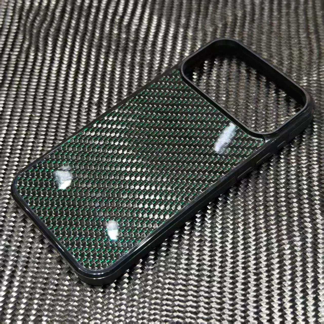 Premium iPhone Case — Real Woven Carbon Fiber MagSafe Cover with Shockproof Dual-Layer Full-Coverage Protection & Lightweight Non-Slip Design