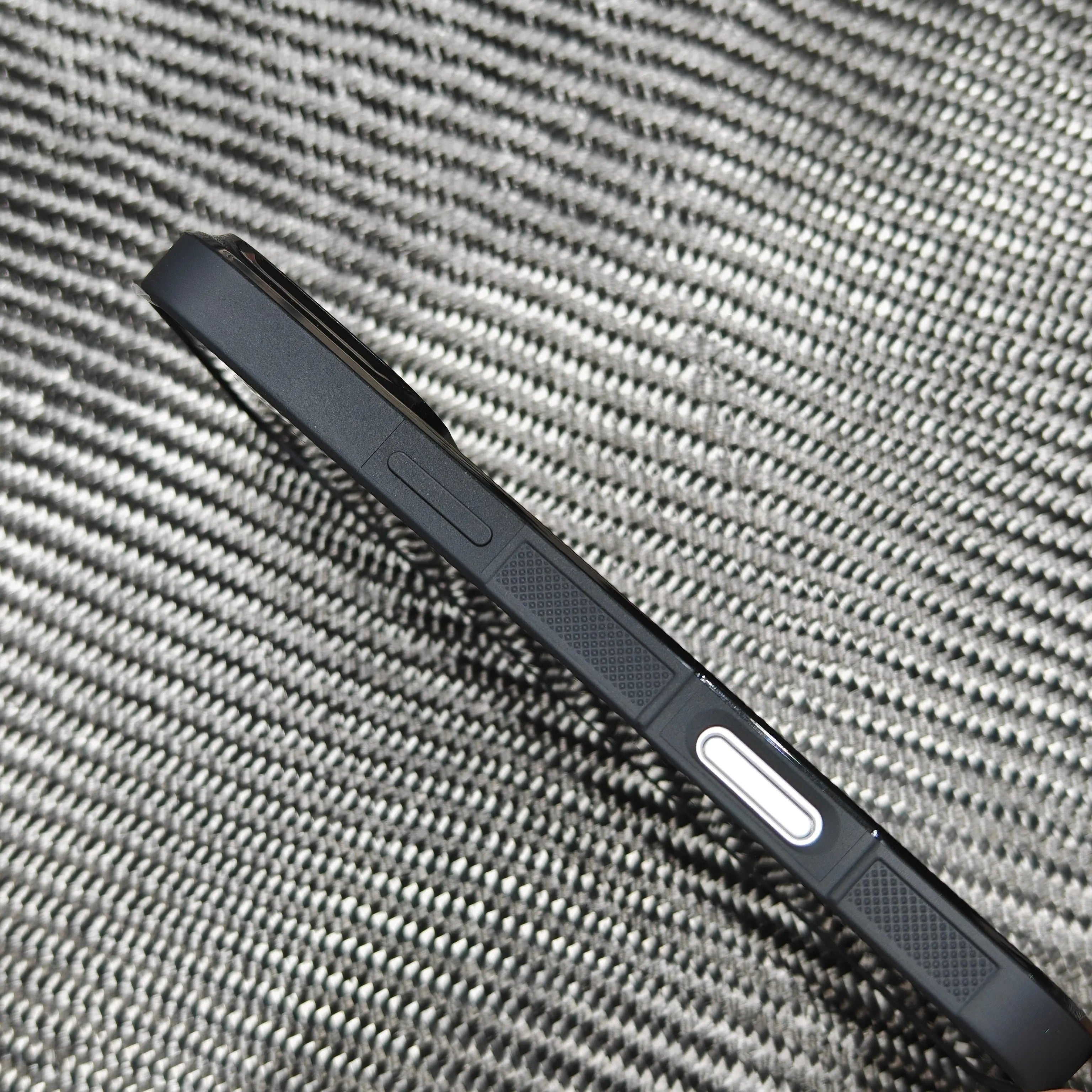 Premium iPhone Case — Real Woven Carbon Fiber MagSafe Cover with Shockproof Dual-Layer Full-Coverage Protection & Lightweight Non-Slip Design