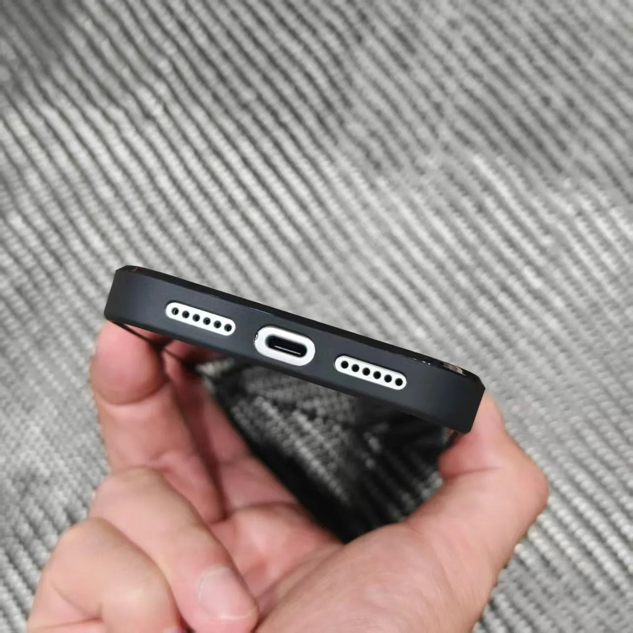 Premium iPhone Case — Real Woven Carbon Fiber MagSafe Cover with Shockproof Dual-Layer Full-Coverage Protection & Lightweight Non-Slip Design